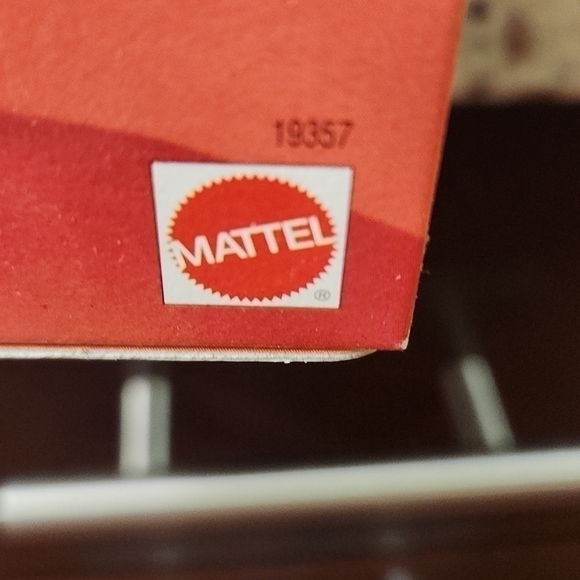 Avon Winter Splendor Barbie - Picture 9 of 9